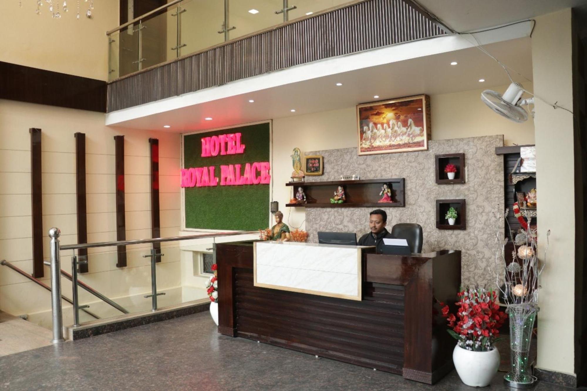 Hotel Royal Palace Jalandhar Buitenkant foto
