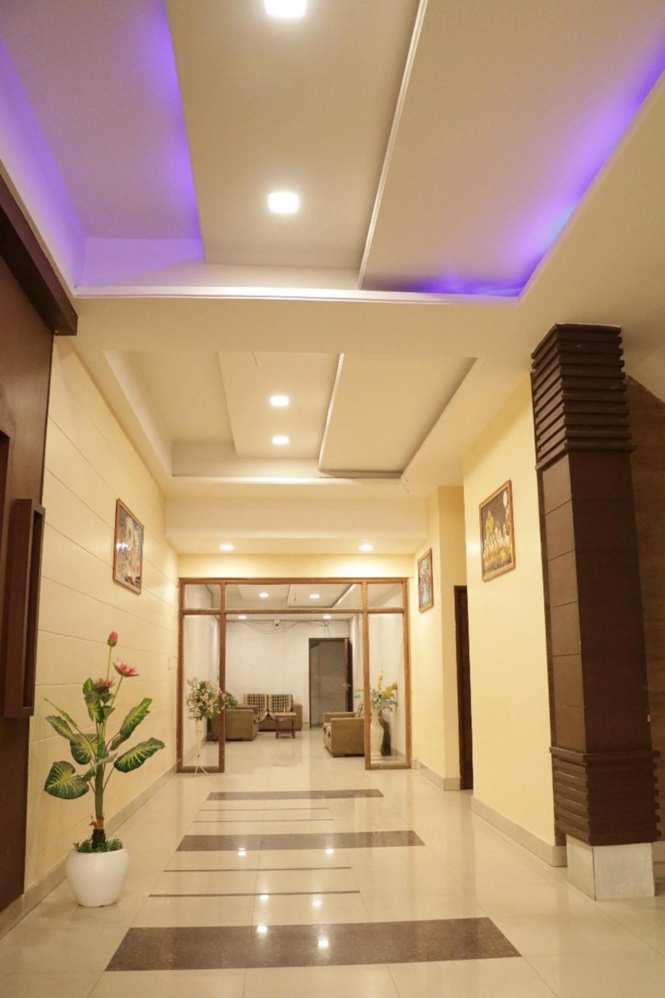 Hotel Royal Palace Jalandhar Buitenkant foto