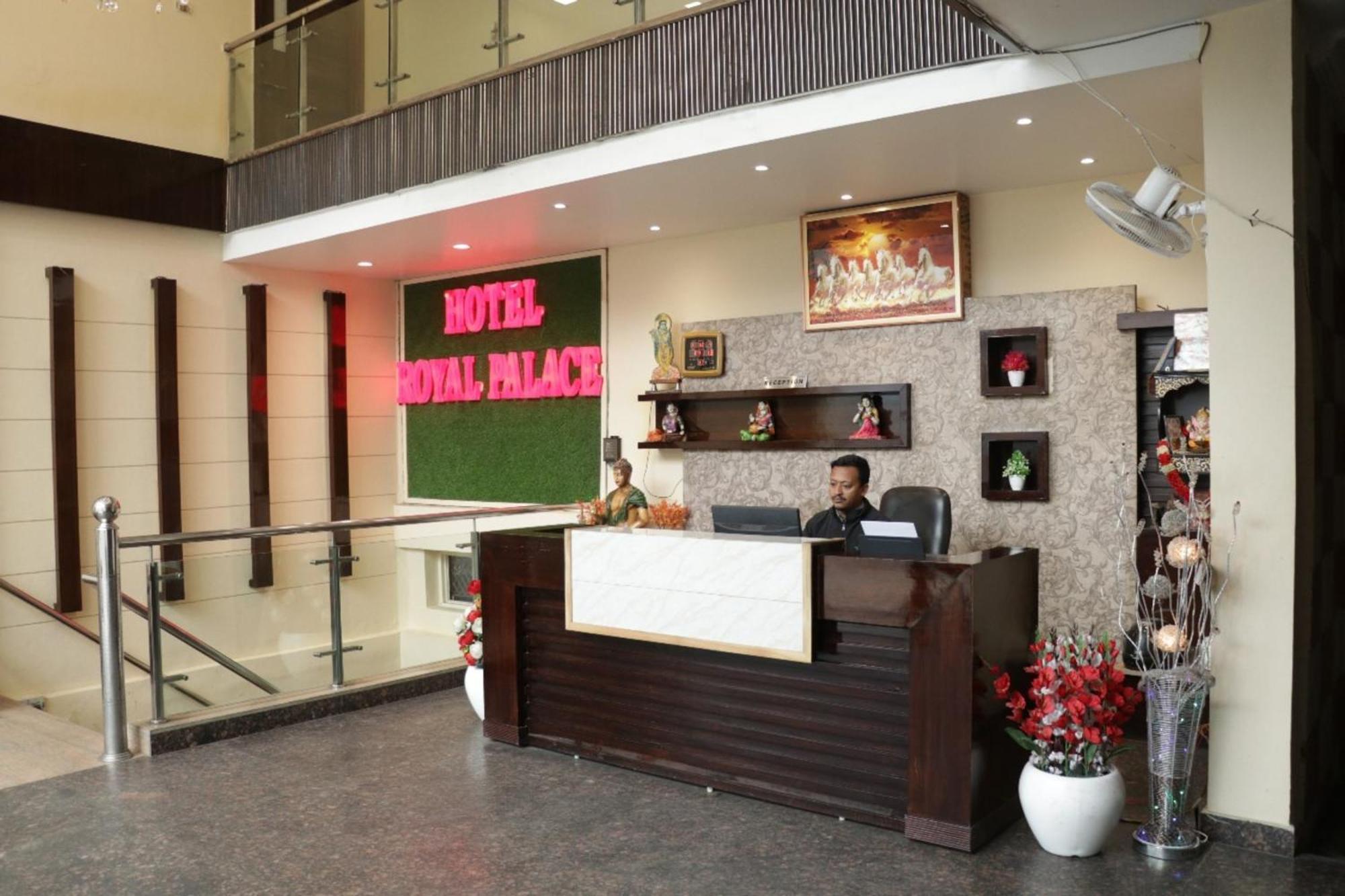Hotel Royal Palace Jalandhar Buitenkant foto