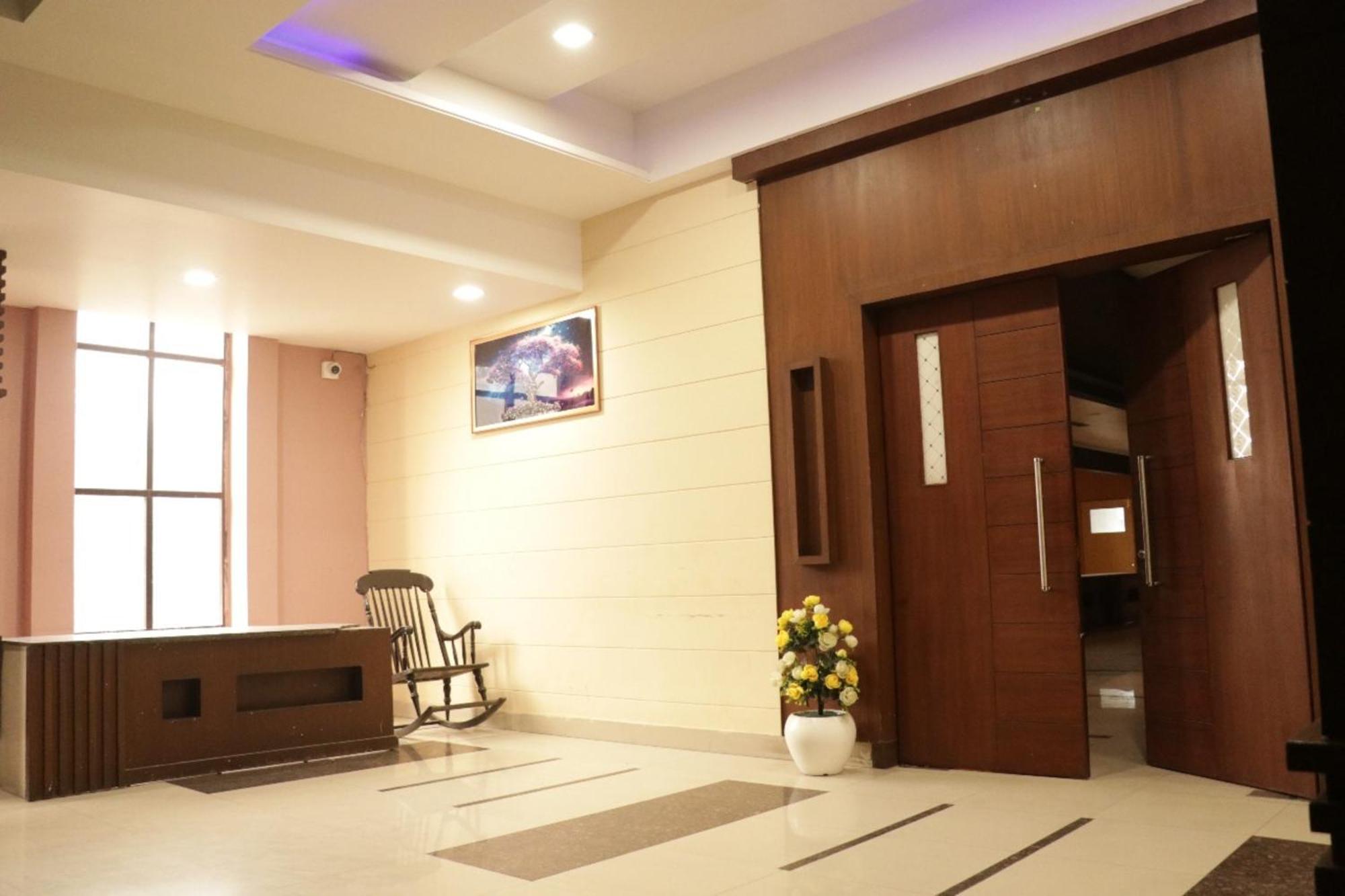 Hotel Royal Palace Jalandhar Buitenkant foto