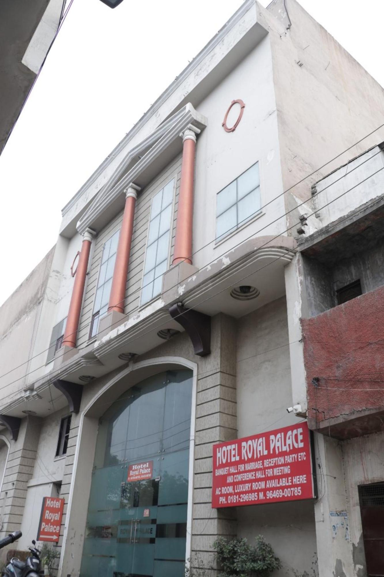 Hotel Royal Palace Jalandhar Buitenkant foto