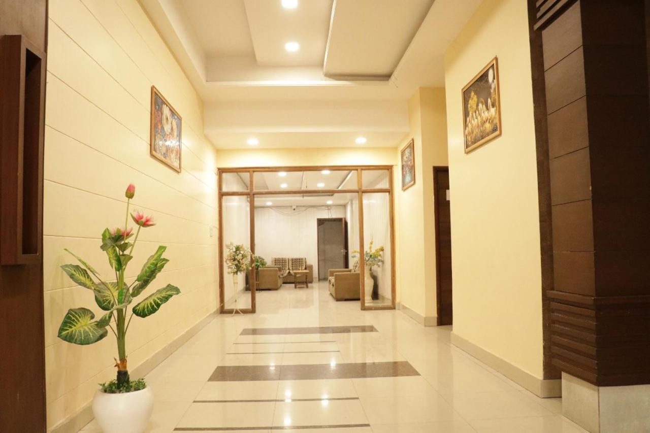 Hotel Royal Palace Jalandhar Buitenkant foto