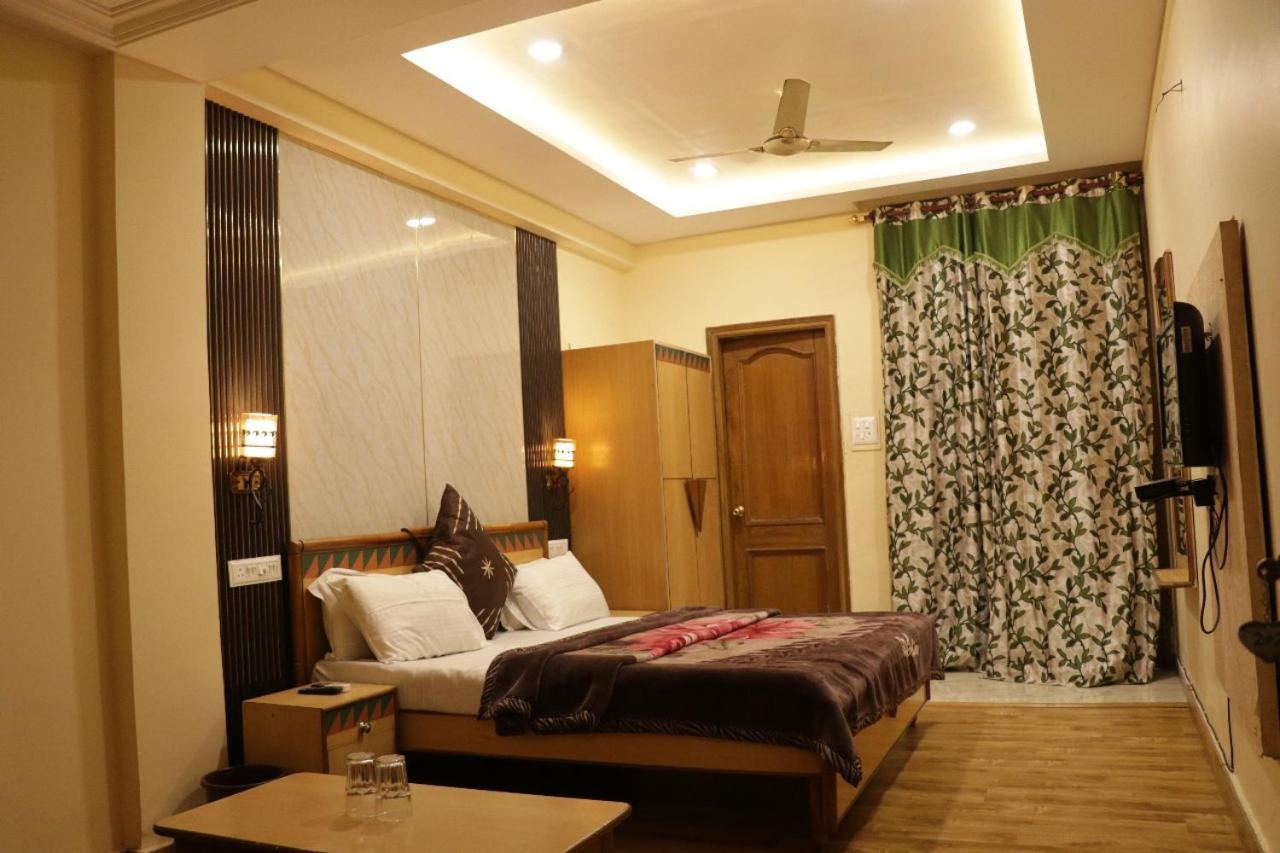 Hotel Royal Palace Jalandhar Buitenkant foto