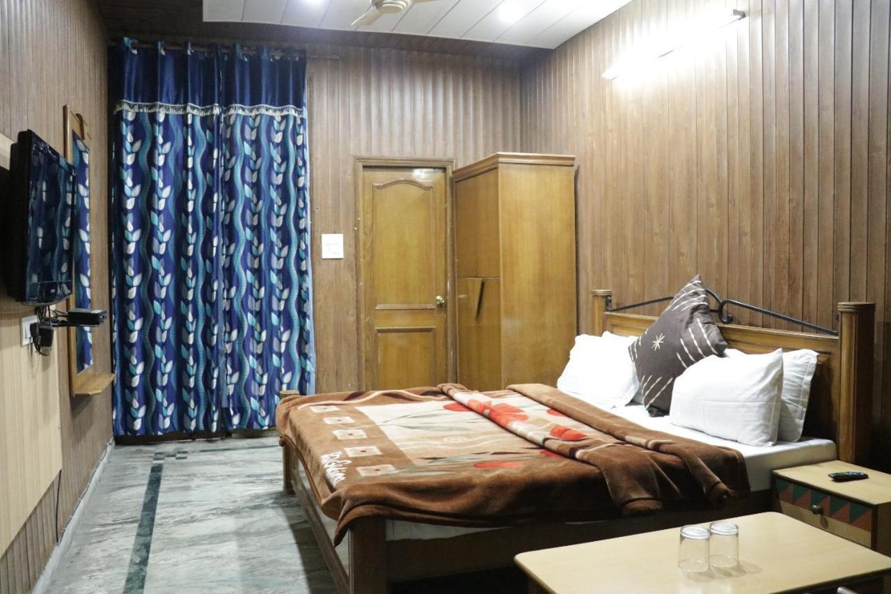 Hotel Royal Palace Jalandhar Buitenkant foto