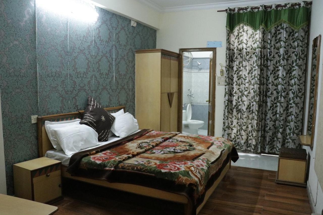 Hotel Royal Palace Jalandhar Buitenkant foto