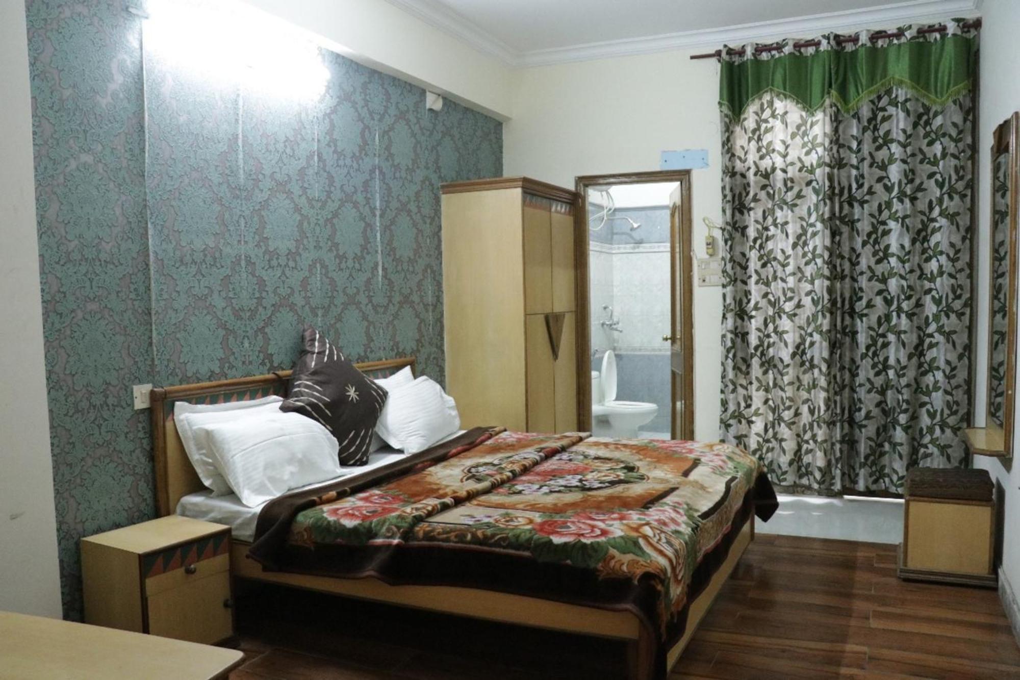 Hotel Royal Palace Jalandhar Buitenkant foto